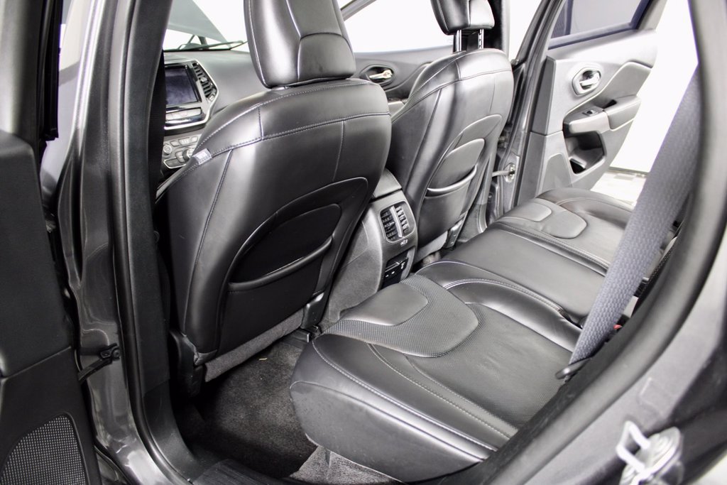 Used 2019 Jeep Cherokee Limited AWD/4WD image 30