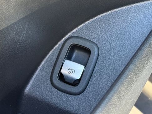 Used 2025 Mercedes-Benz GLC 300 image 24