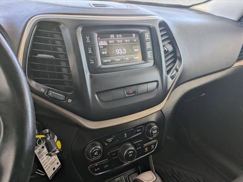 Used 2014 Jeep Cherokee Latitude AWD/4WD image 12