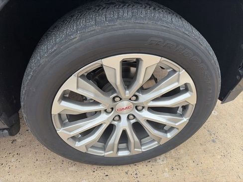 Used 2022 GMC Yukon XL Denali w/ Denali Premium Package image 15