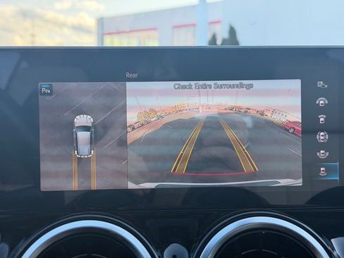 Used 2020 Mercedes-Benz GLB 250 4MATIC image 38