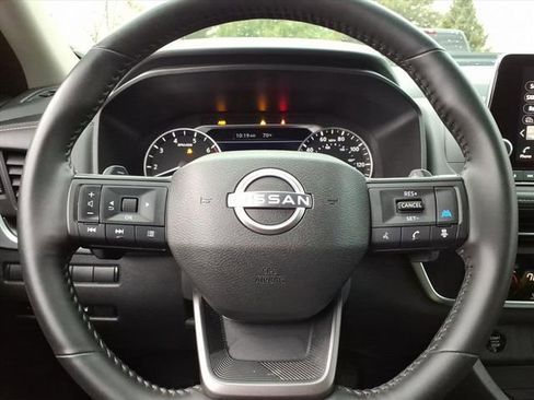 Used 2025 Nissan Rogue SV FWD image 21
