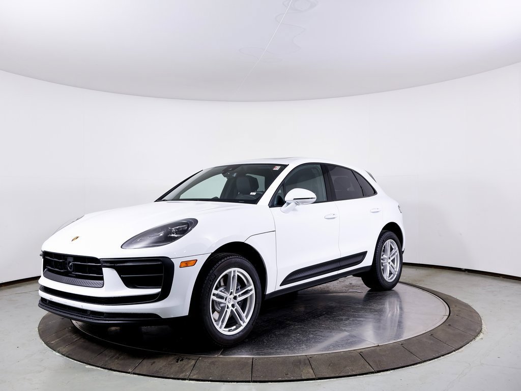 Certified 2025 Porsche Macan AWD/4WD image 1