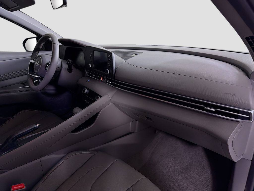 Used 2025 Hyundai Elantra Sport FWD image 30