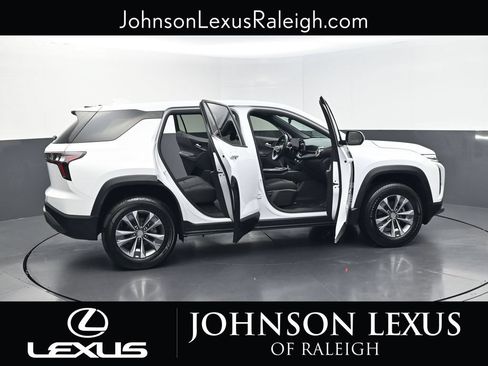 Used 2025 Chevrolet Equinox LT FWD image 32