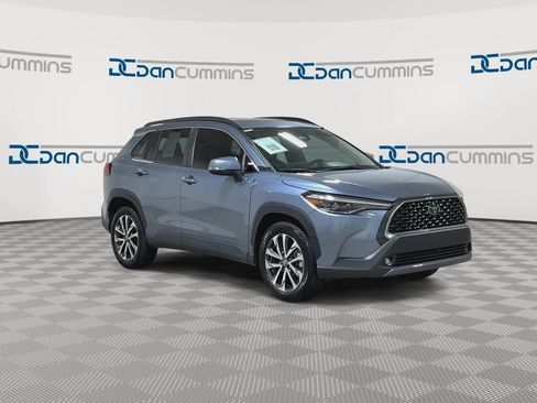Used 2024 Toyota Corolla Cross XLE w/ Convenience Package AWD/4WD image 2