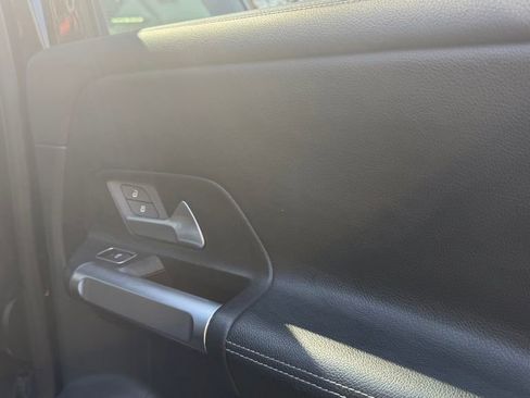 Used 2024 Mercedes-Benz GLB 250 image 27