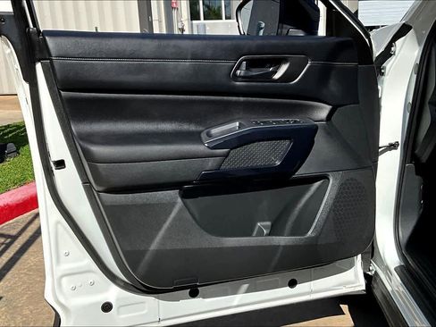 Used 2025 Nissan Pathfinder S image 20