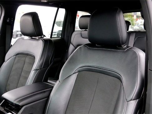 Used 2023 Jeep Grand Cherokee Altitude image 11