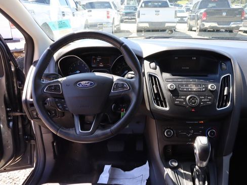 Used 2015 Ford Focus SE w/ Equipment Group 201A FWD image 10