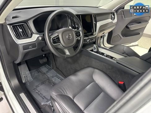 Used 2025 Volvo XC60 B5 Plus image 11