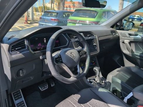 Used 2023 Volkswagen Tiguan SE R-Line image 8