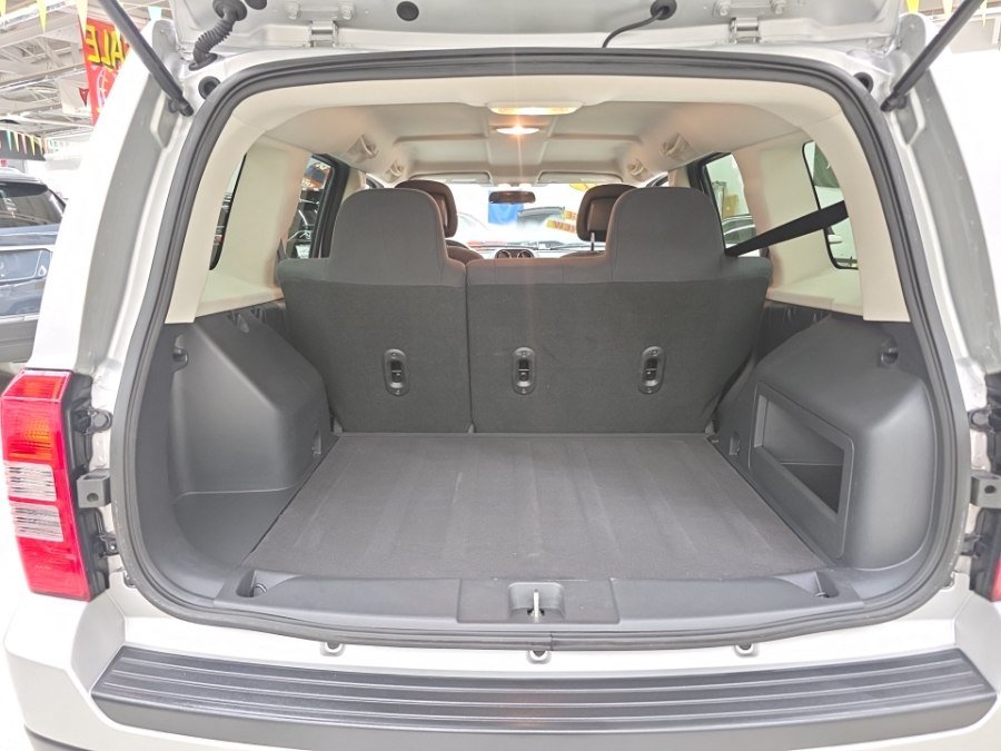 Used 2011 Jeep Patriot Latitude AWD/4WD image 28