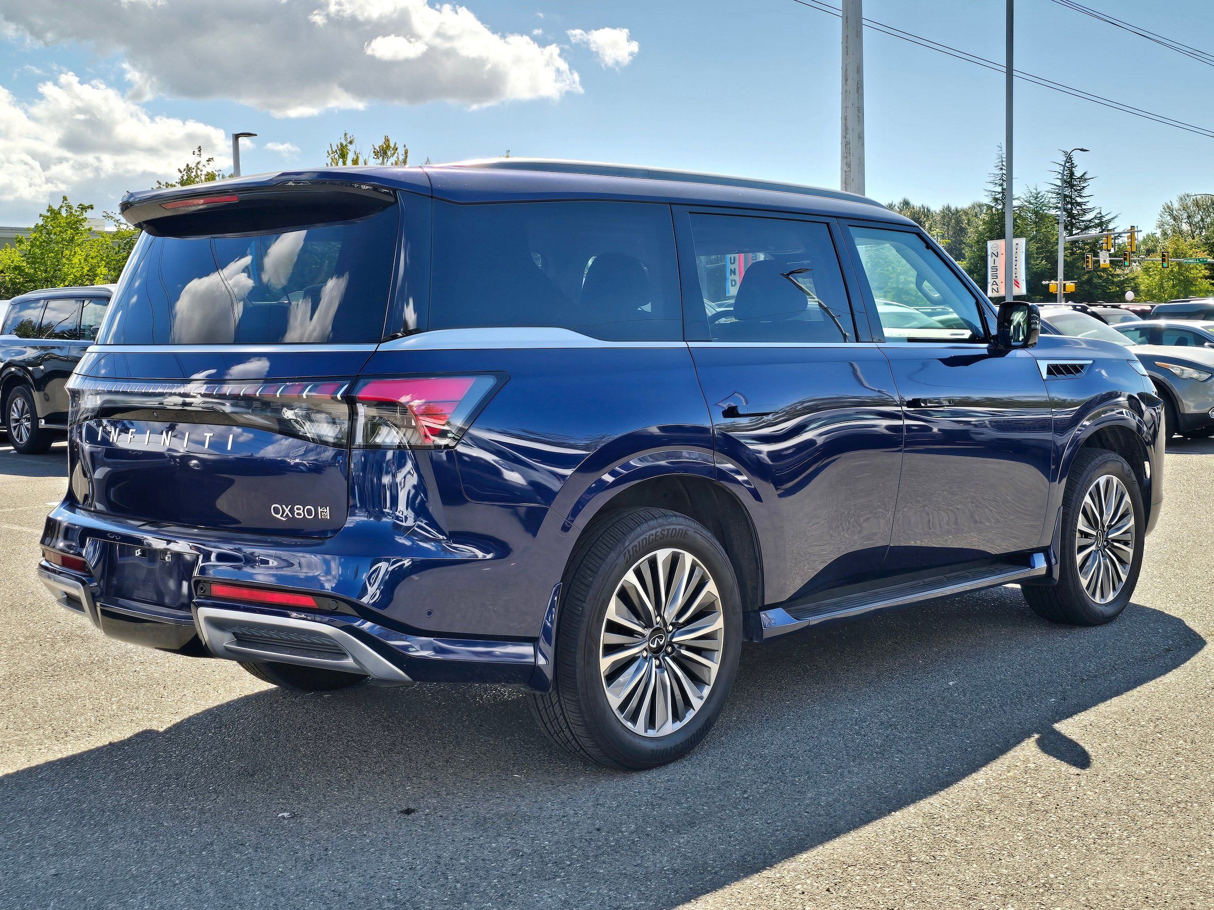Used 2025 INFINITI QX80 Sensory AWD/4WD image 6