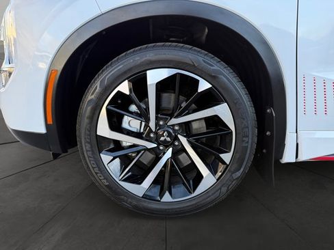 Used 2023 Mitsubishi Outlander SE image 9