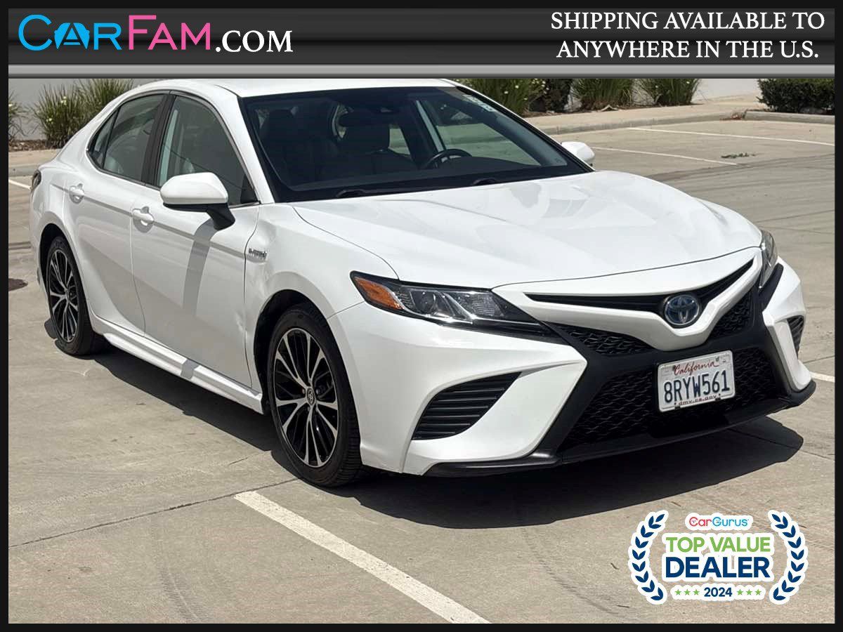 Used 2020 Toyota Camry SE w/ Carpet Mat Package FWD image 1