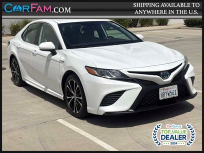 Used 2020 Toyota Camry SE w/ Carpet Mat Package