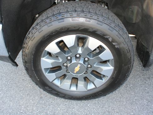 Used 2024 Chevrolet Silverado 2500 LT image 10