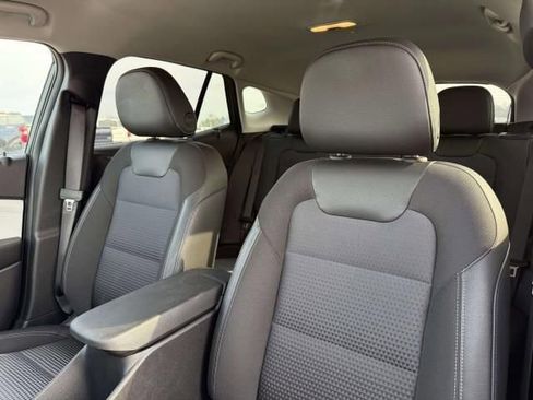 Used 2025 Chevrolet Trax LT FWD image 11