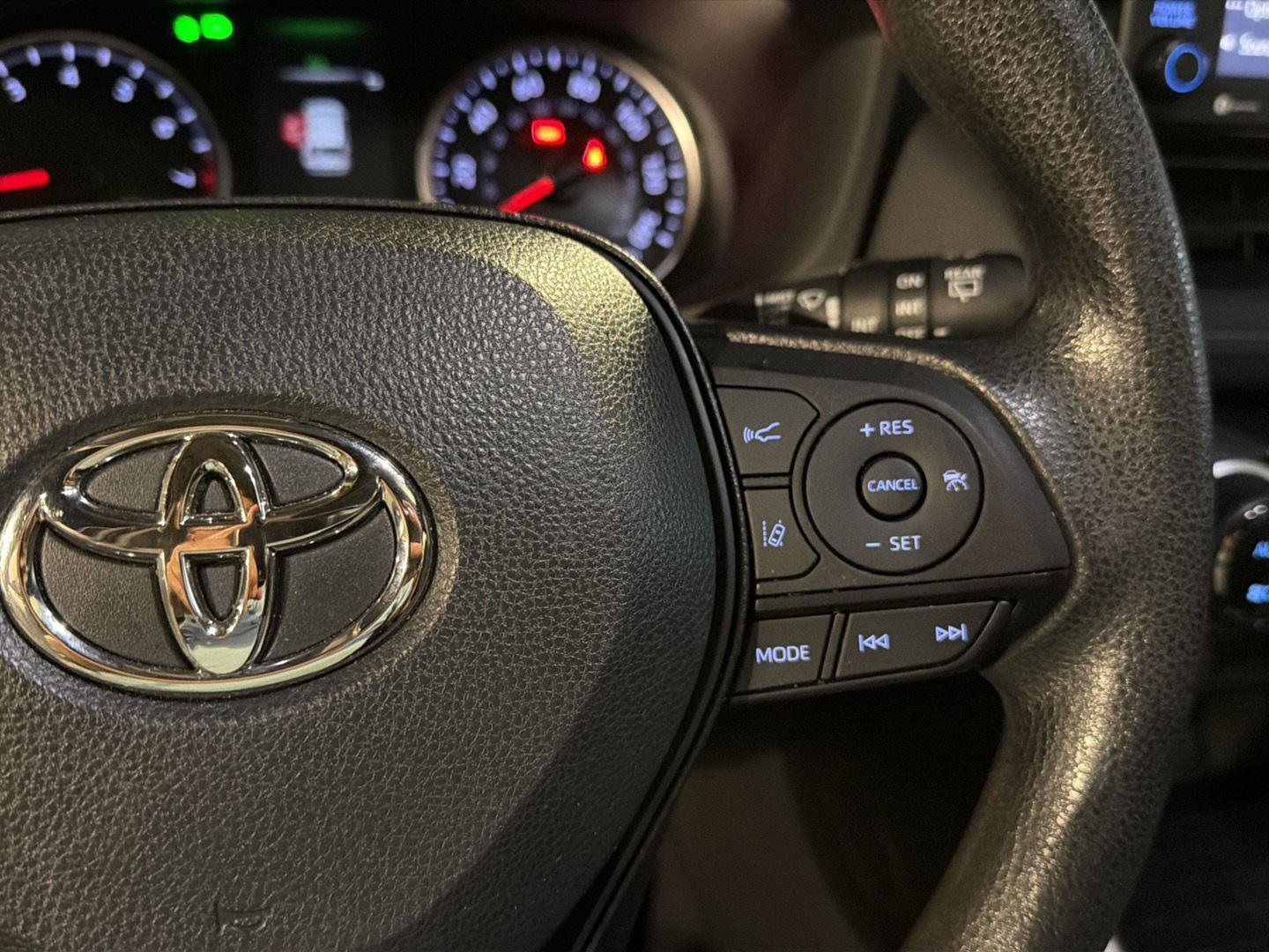 Certified 2022 Toyota RAV4 XLE w/ Convenience Package FWD image 22