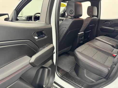 Used 2025 Chevrolet Colorado Z71 w/ Midnight Edition AWD/4WD image 40