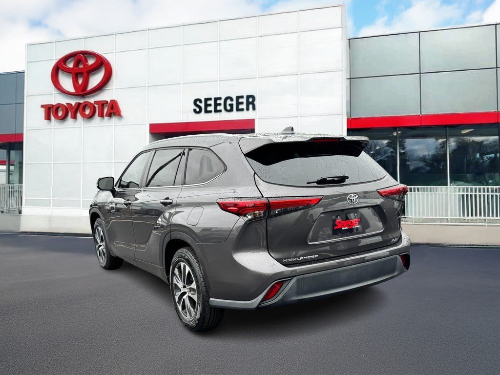 Used 2023 Toyota Highlander XLE FWD image 9