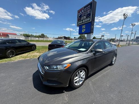 Used 2016 Ford Fusion SE FWD image 8