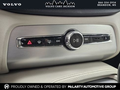 Used 2018 Volvo XC90 T6 Momentum w/ Convenience Package image 23