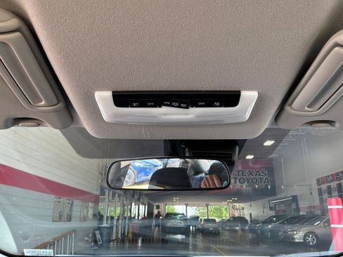 Used 2025 Nissan Versa SV FWD image 15