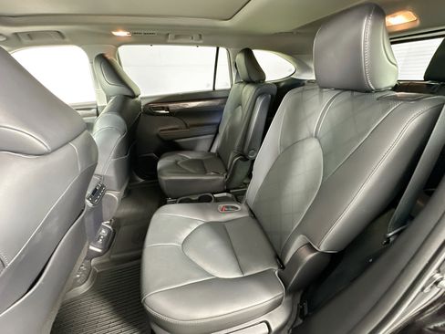 Used 2020 Toyota Highlander Platinum image 26