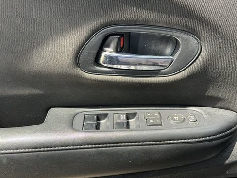 Used 2018 Honda HR-V LX image 20