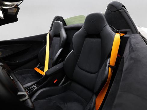 Used 2020 McLaren 600LT Spider RWD image 28