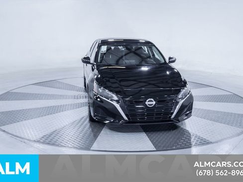 Used 2025 Nissan Altima 2.5 SV FWD image 15