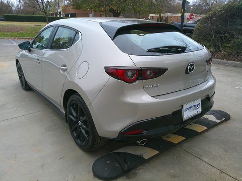 Used 2024 MAZDA MAZDA3 s image 9