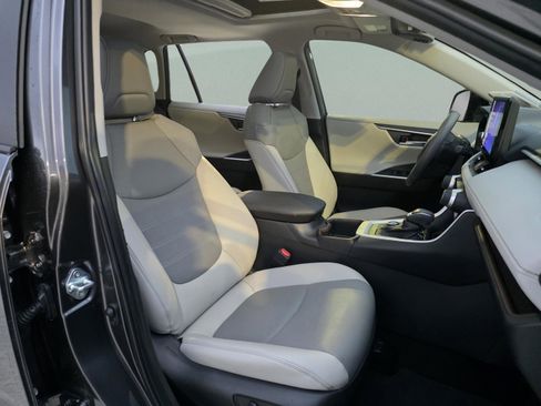 Used 2024 Toyota RAV4 Limited image 24