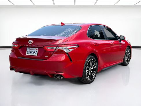 Used 2020 Toyota Camry SE FWD image 4