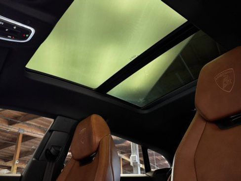 Used 2022 Lamborghini Urus image 19