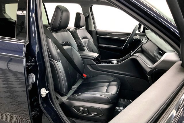 Used 2023 Jeep Grand Cherokee L Limited AWD/4WD image 8