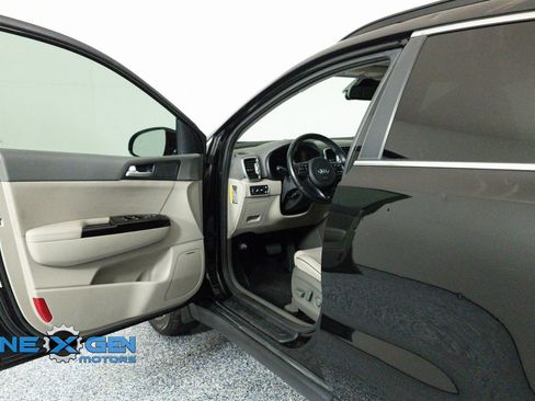 Used 2018 Kia Sportage EX w/ Option Group 040 FWD image 9