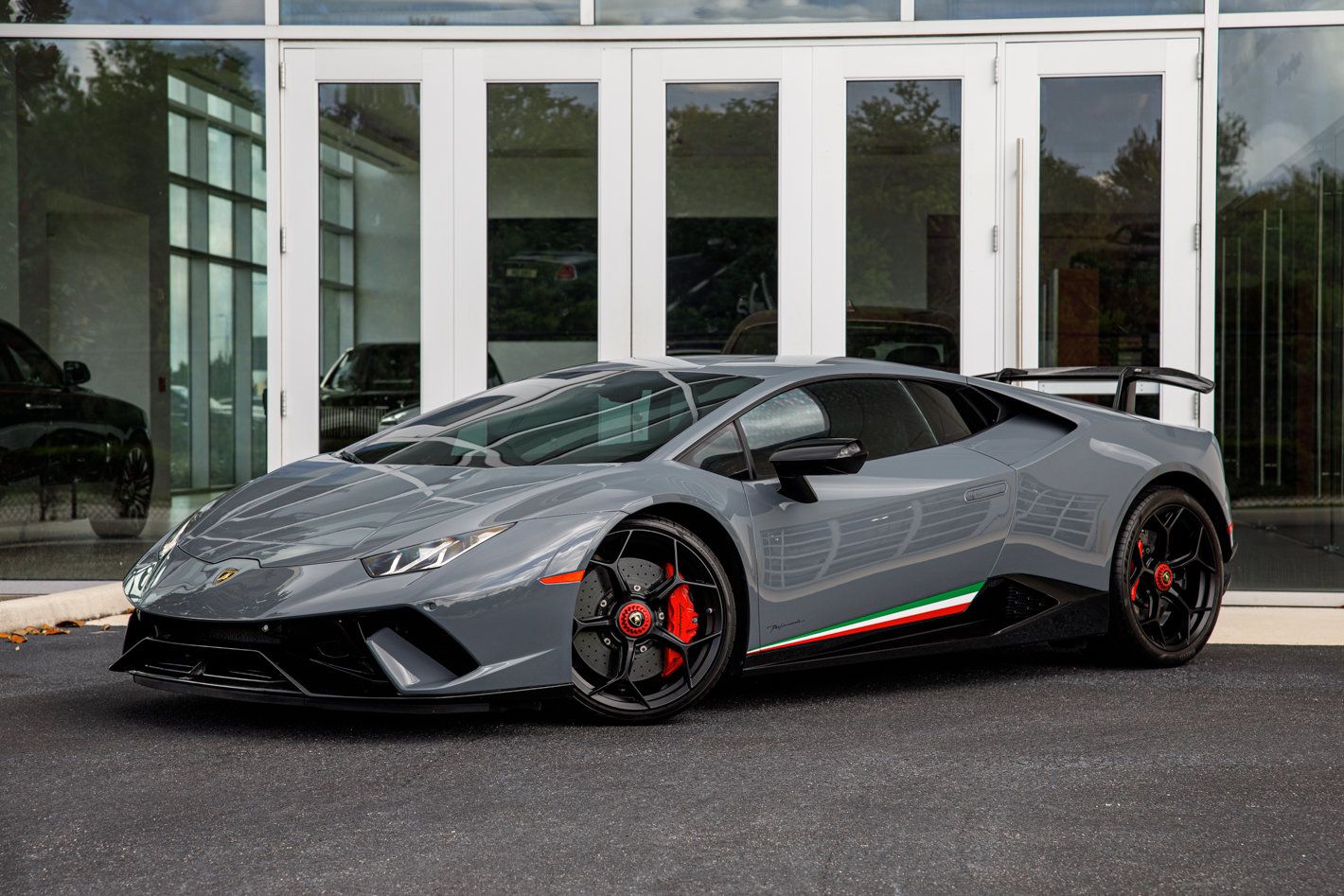 Used 2018 Lamborghini Huracan Performante AWD/4WD image 1