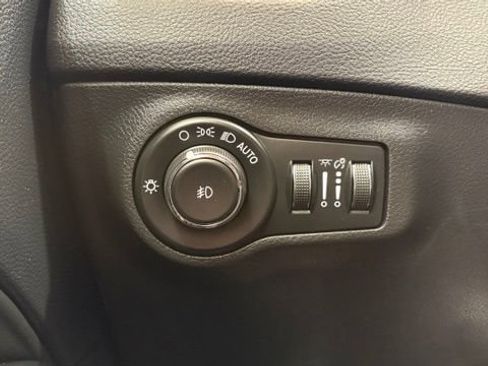 Used 2020 Jeep Compass Latitude FWD image 31
