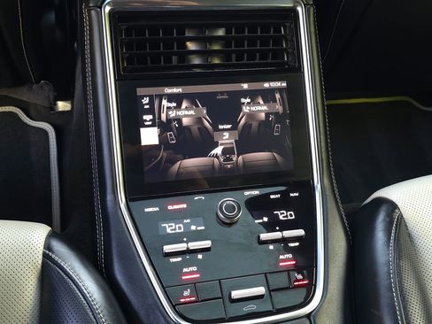 Used 2020 Porsche Panamera 4S image 18