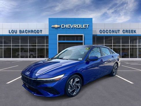 Used 2025 Hyundai Elantra SEL FWD image 4
