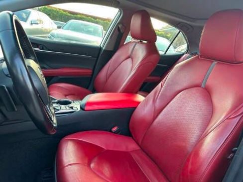 Used 2019 Toyota Camry XSE FWD image 17