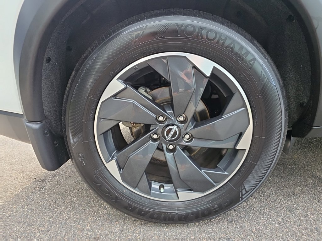 Certified 2026 Nissan Rogue SV AWD/4WD image 23