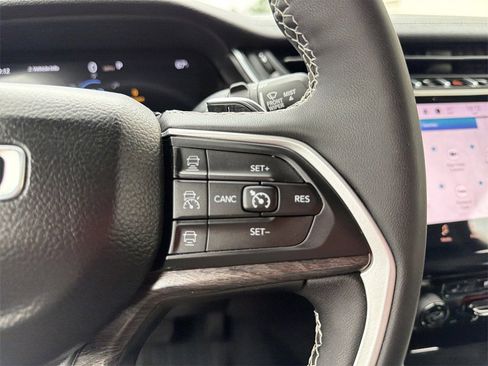 Used 2023 Jeep Grand Cherokee Limited w/ Luxury Tech Group II image 30