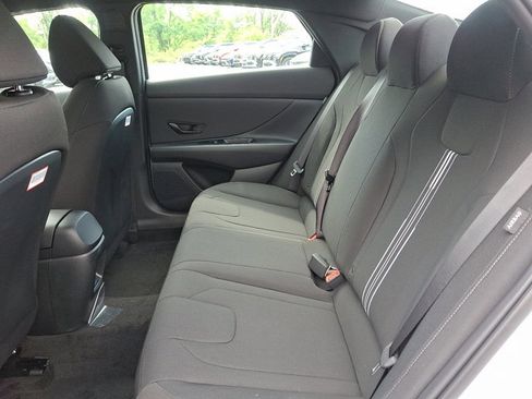 New 2025 Hyundai Elantra SEL image 10