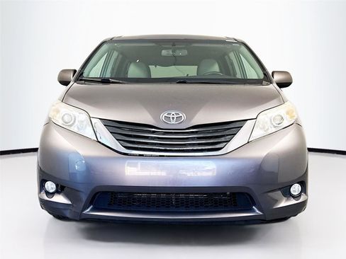 Used 2015 Toyota Sienna XLE w/ XLE Navigation Package FWD image 21