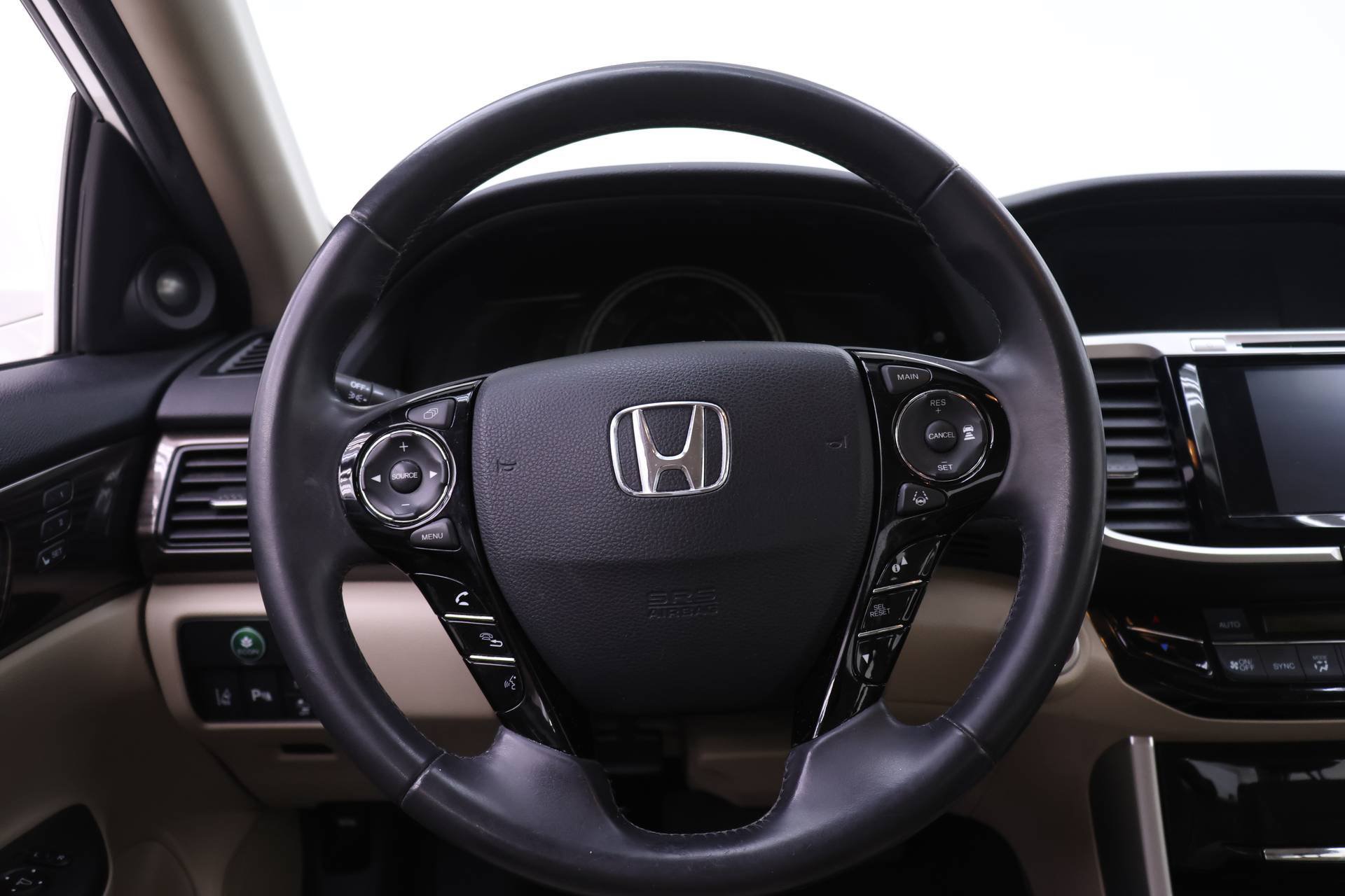 Used 2017 Honda Accord Touring image 13
