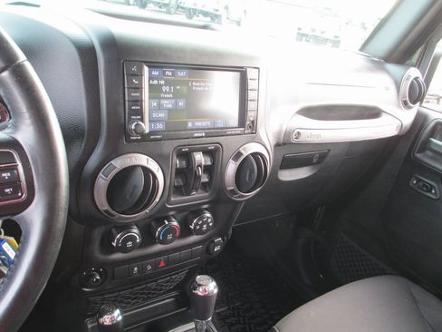 Used 2018 Jeep Wrangler Unlimited Sport S image 19